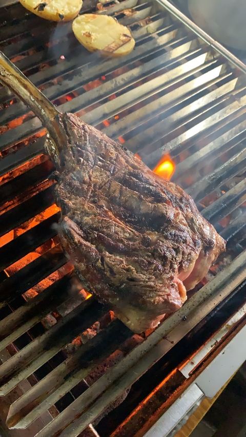 Plat: Tomahawk de vedella a la brasa